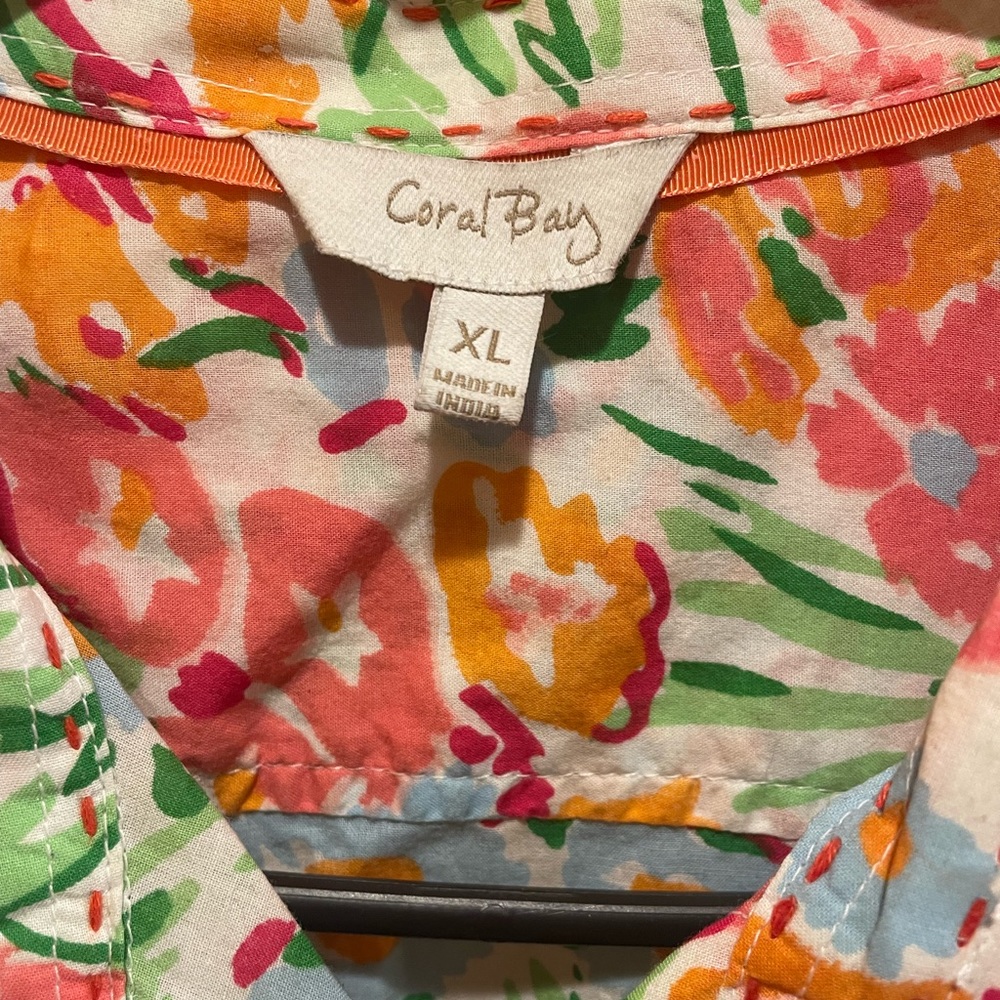 Women's Button Down - Picture 3 of 4